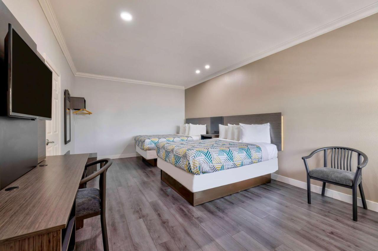 South Gate Hotel Bagian luar foto