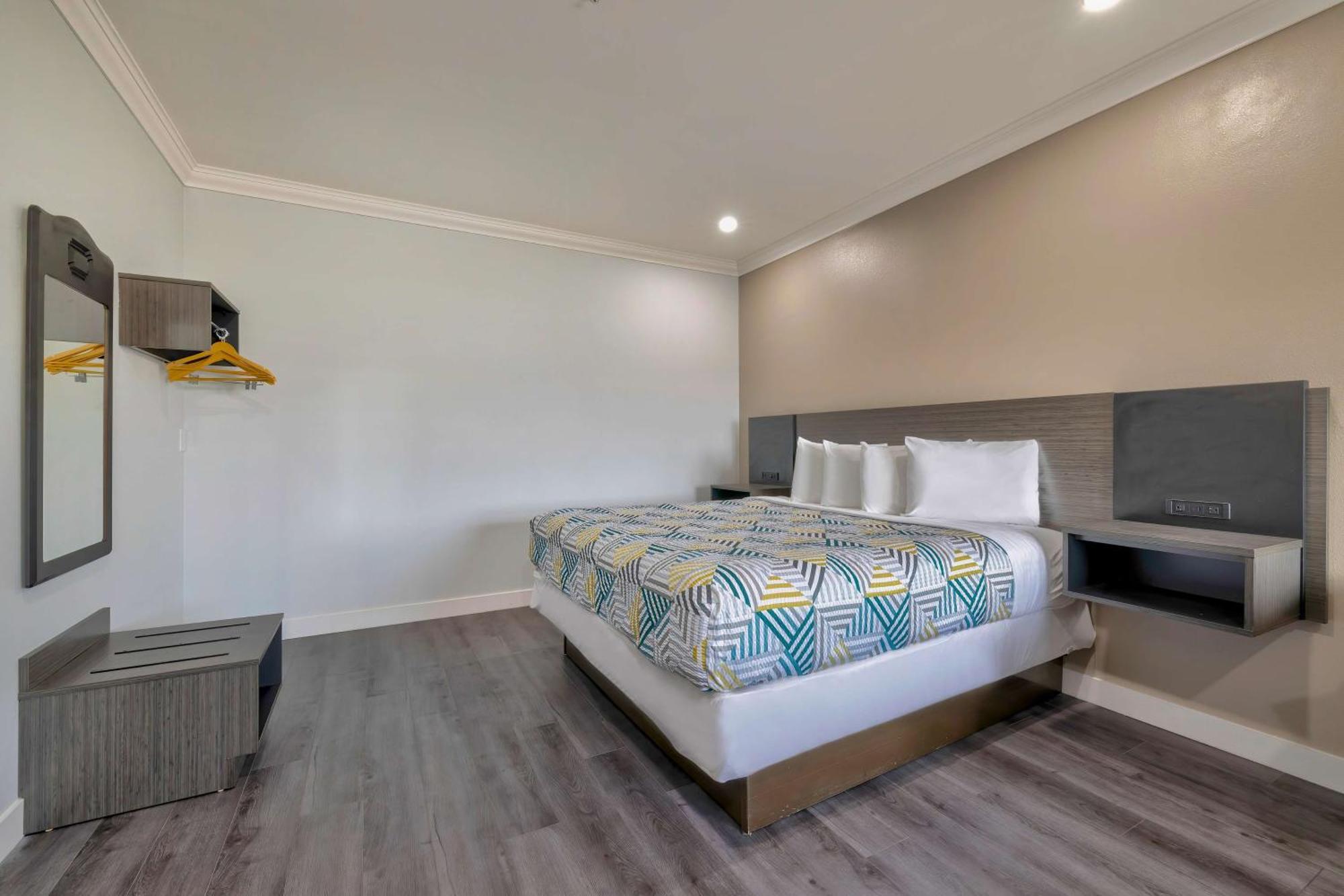 South Gate Hotel Bagian luar foto